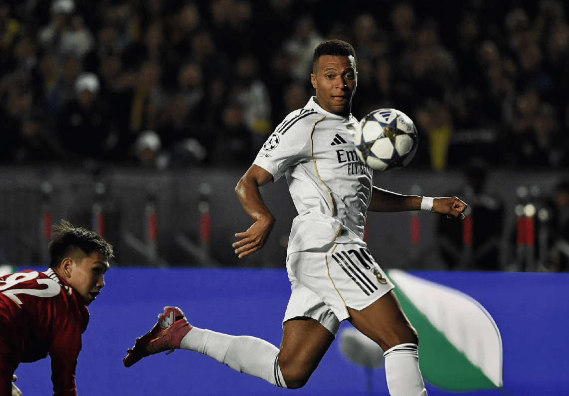 姆巴佩帽子戏法比肩梅西，皇马5-0欧冠客场大捷，被嘲讽只会虐菜